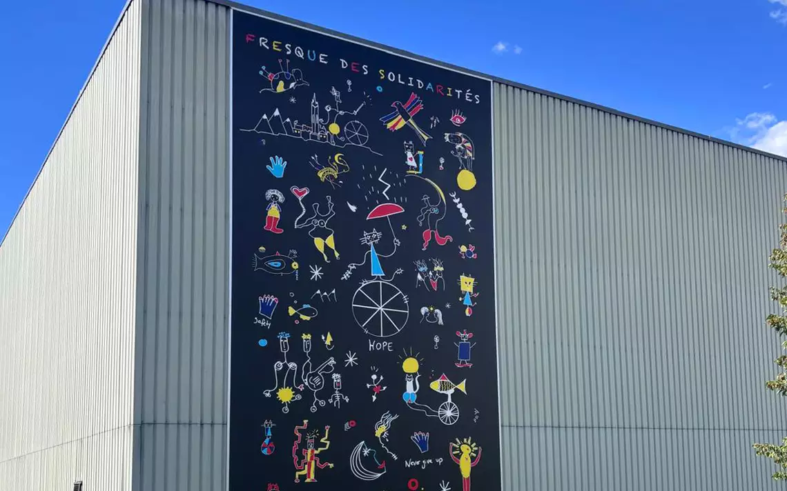 La fresque des solidarités, un tableau de 73m2 créé par des enfants
