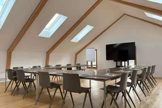 La salle Sommet se trouve au bâtiment Piz Leu, en entrée de l'écoquartier